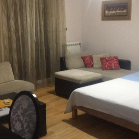 Apartman Snow White Novi Sad Buitenkant foto