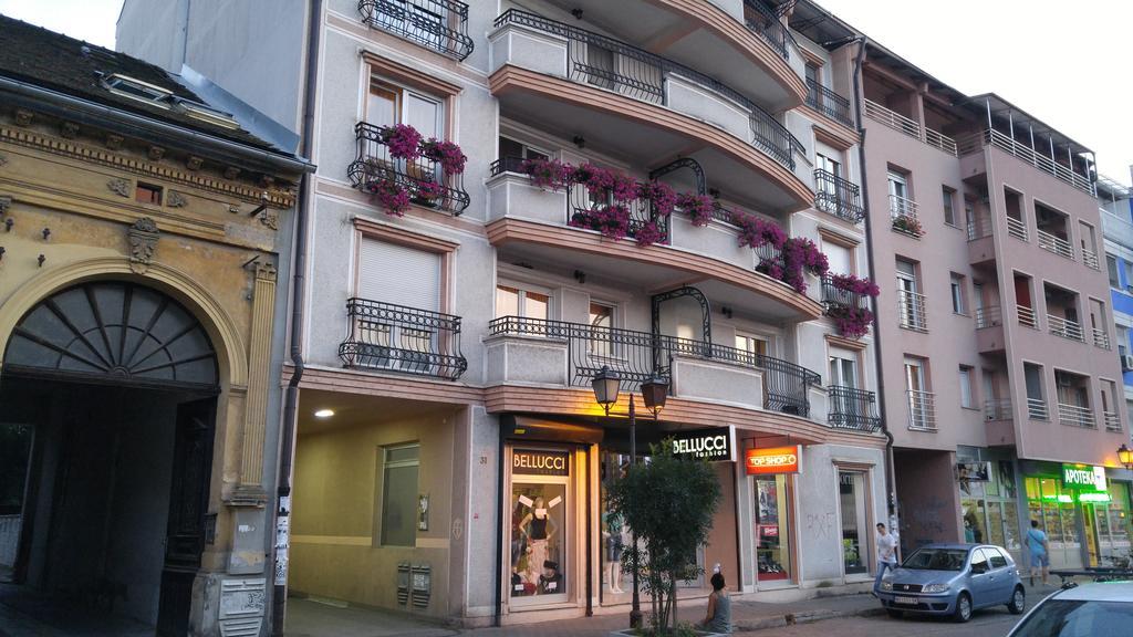 Apartman Snow White Novi Sad Buitenkant foto